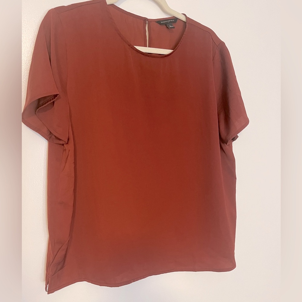 Banana Republic factory blouse. Women’s size large.